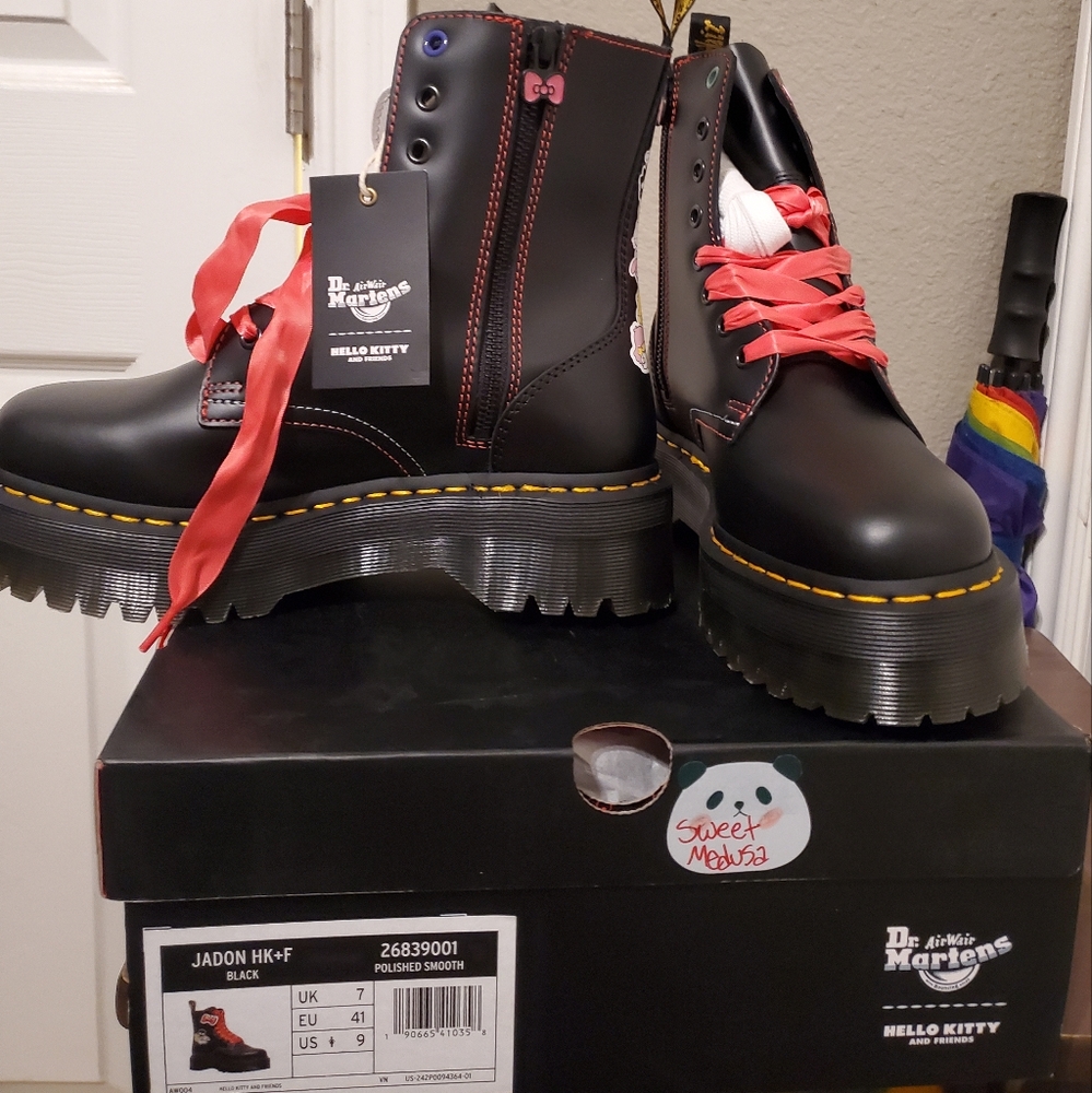 Dr. Martens Hello Kitty and Friends US Women's 9🎀